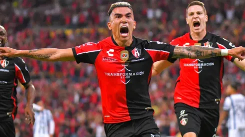 Luis Reyes adelanta al Atlas ante Tuzos.