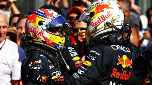 Excompañero de Checo Pérez dijo que Verstappen le dio una paliza al mexicano en Bakú