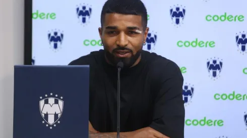 Rodrigo Aguirre el día de su presentación con Monterrey.