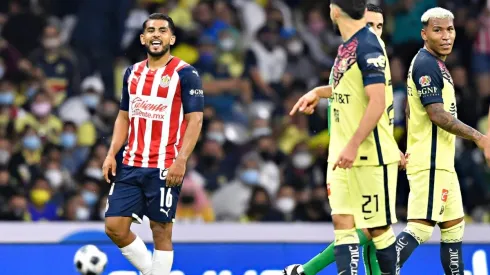 Miguel Ponce tuvo roces con Henry Martín en el torneo Apertura 2021.