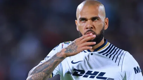 El futbolista de Pumas que ve en Dani Alves a un maestro del que aprender