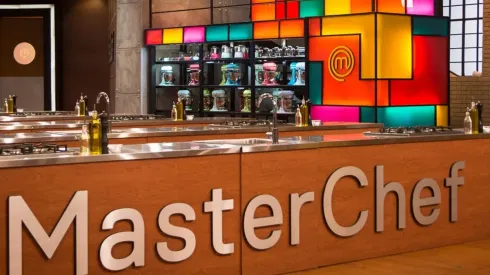 Un legendario campeón mundial de boxeo aceptó el reto de las cocinas de MasterChef