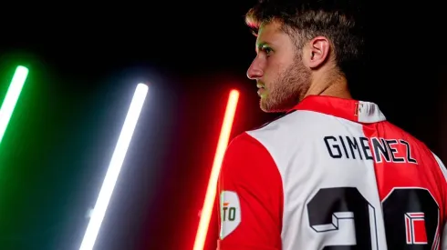 Santi Giménez ya está habilitado para jugar con Feyenoord.