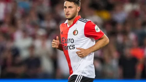 Santi Giménez ya tuvo su debut con Feyenoord.