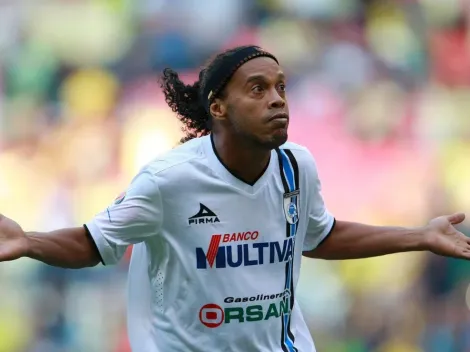 Excompañero de Ronaldinho exhibe sus indisciplinas con Gallos