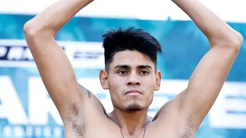 El Vaquero Navarrete retuvo su Título Mundial con un terrible KO ante Eduardo Baez.