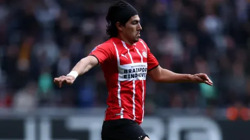 Erick Gutiérrez tendrá que enfrentar al Arsenal