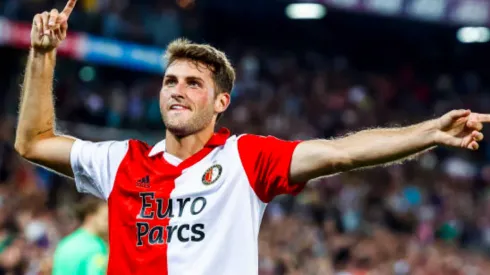 Santiago Giménez celebro su primer gol con el Feyenoord.