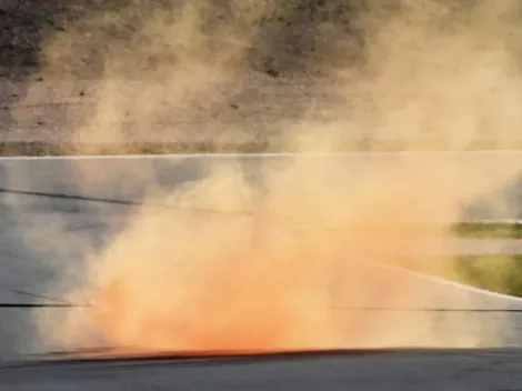 VIDEO: El piloto al que le arrojaron bengalas en el GP de Países Bajos