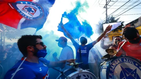 La afición de Cruz Azul está que arde.