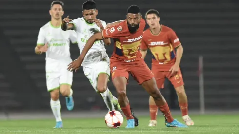 Matías Fernández contra Diogo de Oliveira en el torneo Clausura 2022.