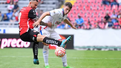 Santi Giménez ante Atlas en el Apertura 2022.