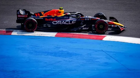 Checo adelantó a Russell para quedar en tercer lugar.