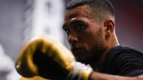 Benavidez marca el round en el que noquearan a Caleb Plant