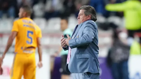 Pachuca, Hidalgo, 16 de octubre de 2022. Miguel Herrera, Director Tecnico, durante el partido de vuelta de los Cuartos de Final del torneo Apertura 2022 de la Liga BBVA MX, entre los Tuzos del Pachuca y los Tigres de la UANL, celebrado en el estadio Hidalgo. Foto: Imago7/ Rafael Vadillo