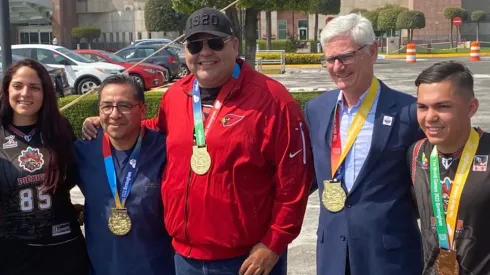 Rolando Cantú y Arturo Olivé, presentes en el Hospital Shriners.