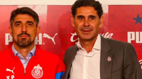Fernando Hierro en la presentación de Veljko Paunovic como director técnico de Chivas.