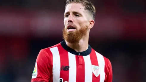 Iker Muniain se rindió ante Chicharito Hernández.