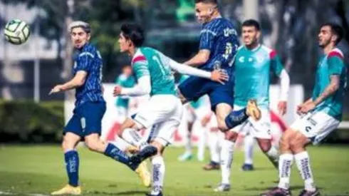 Diego Valdés y Jonathan Rodríguez en el partido de pretemporada contra Pachuca.