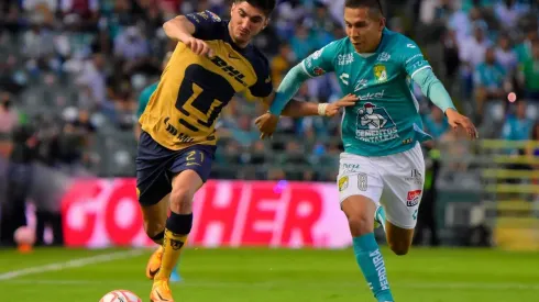 Gustavo del Prete, de Pumas, contra Iván Rodríguez, del León.