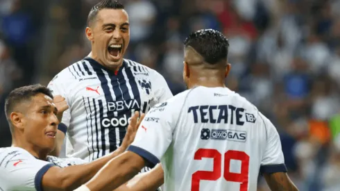 Rogelio Funes Mori celebra su tercer gol contra el Atlético de San Luis.