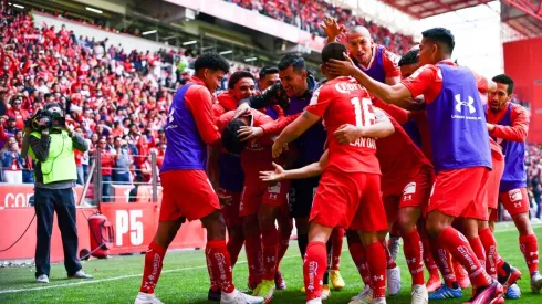 Toluca le gana a Cruz Azul con doblete de Maxi Araújo.