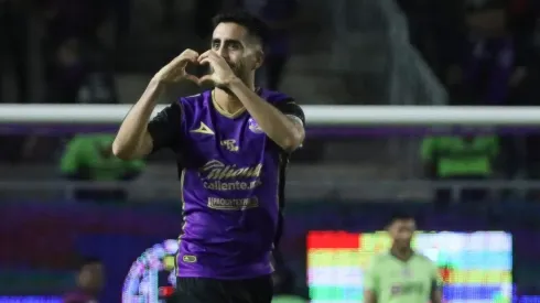 Néstor Vidrio en el festejo de su gol.