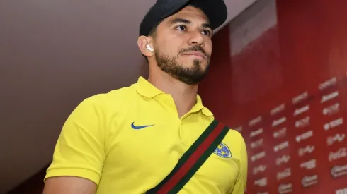 Leyenda de América tunde a Henry Martín.