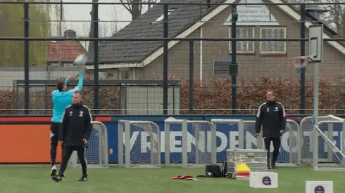 Santiago Giménez reportó con el Feyenoord