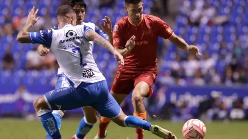 Gustavo Ferrareis contra Mauro Lainez.