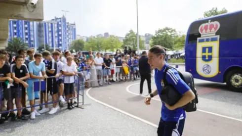 Marcelo Flores en una concentración con el Oviedo.