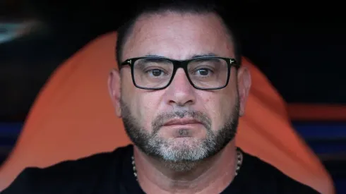 Antonio Mohamed señala EL PECADO de Rafael Puente y advierte a jugadores de Pumas.