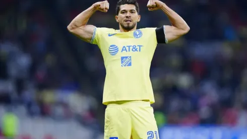 Ex-Chivas se rinde ante Henry Martín.