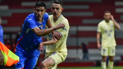 Uriel Antuna y Álvaro Fidalgo durante un juego amistoso.