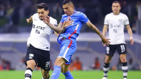 El "Cata" frente a Henry Martín.