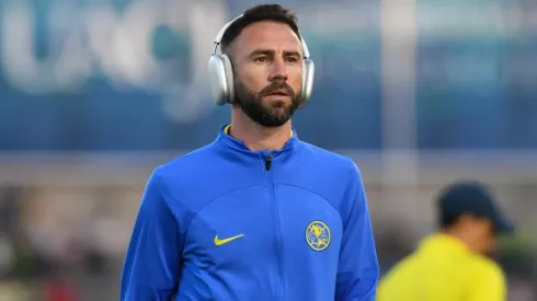 Miguel Layún en la cancha del Benito Juárez.