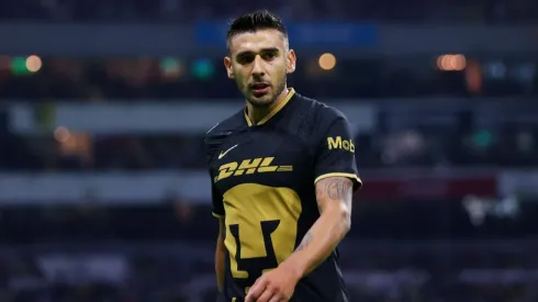 Eduardo Salvio ante el América.