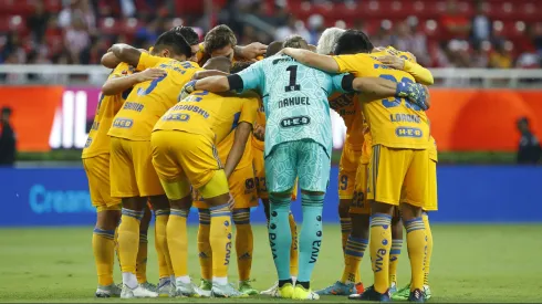ZAPOPAN, MEXICO - SEPTEMBER 13: Players of Tigres huddle before the 9th round match between Chivas and Tigres UANL as part of the Torneo Apertura 2022 Liga MX at Akron Stadium on September 13, 2022 in Zapopan, Mexico. (Photo by Refugio Ruiz/Getty Images)