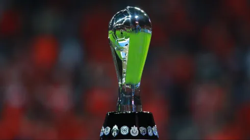 El trofeo de la Liga MX aguarda por su nuevo campeón.
