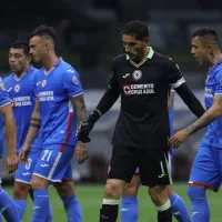Tres futbolistas que 'estaban fuera' SE QUEDARÍAN en Cruz Azul