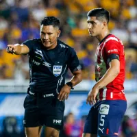 VIDEO: Pocho se salvó de la roja en el juego de Ida