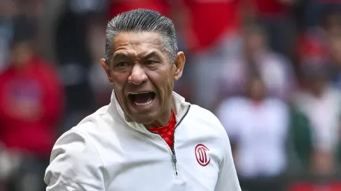 Ignacio Ambriz durante un partido de Toluca.