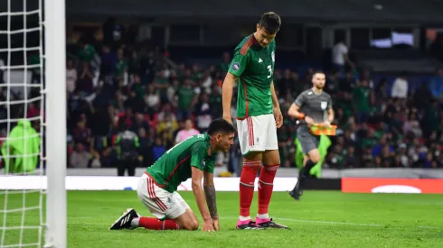 Ciudad de México a 26 de Marzo de 2023. Edson Álvarez y César Montes, durante el partido de la fase de grupos de la Liga de Naciones de la Concacaf 2022-2023, entre la Selección Nacional de México y la selección de Jamaica, celebrado en el estadio Azteca. Foto: Imago7/ Mariana Amador