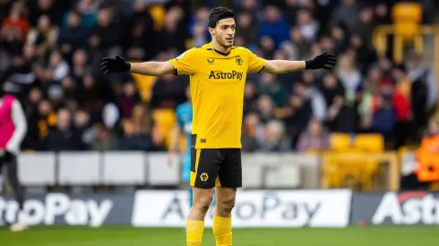 El mexicano podría irse de los Wolves.