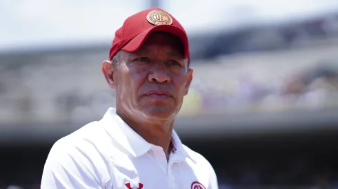 Ciudad de México, 16 de abril de 2023. Ignacio Ambriz director técnico, durante el partido de la jornada 15 del torneo Clausura 2023 de la Liga BBVA MX, entre los Pumas de la UNAM y los Diablos Rojos del Toluca, celebrado en el estadio Olímpico Universitario. Foto: Imago7/ Rafael Vadillo