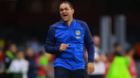 El DT en contra del árbitro.