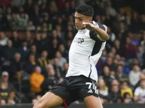 VIDEO: Jiménez casi convierte un golazo de volea en Fulham