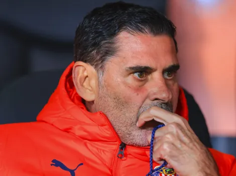 Fernando Hierro bajó al vestidor de Chivas tras la derrota ante América