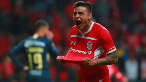 Vega vuelve a su casa.