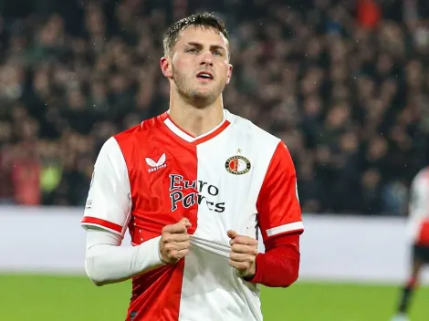 Santi Giménez no se conecta y activa las alarmas en la Selección Mexicana